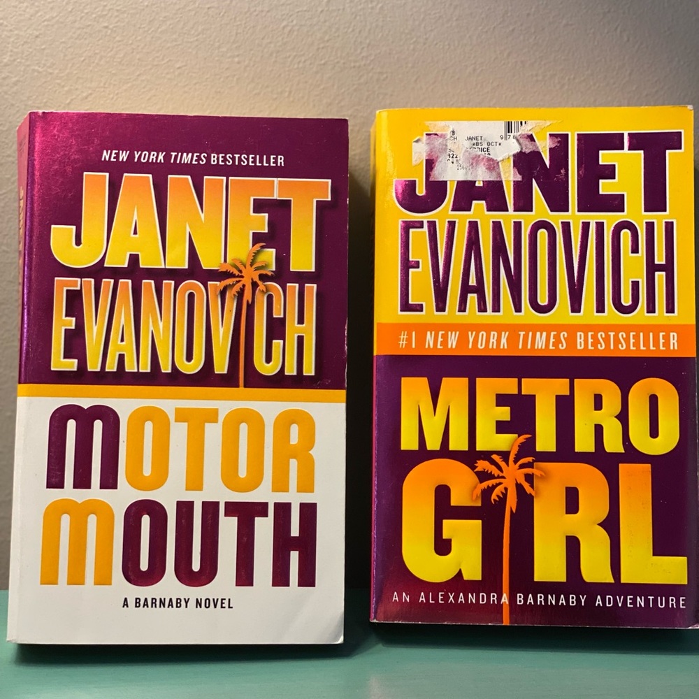 Janet Evanovich Book Lot Motor Mouth and Metro Girl Set of two softcover books